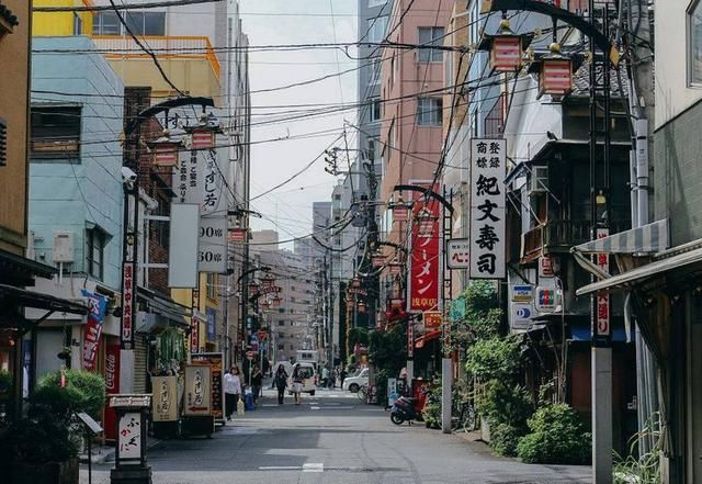 日本和德国相比,哪个国家会更发达一点?说出来