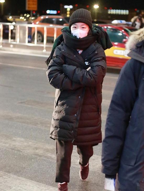 天太冷!王俊凱周冬雨縮手縮腳集體