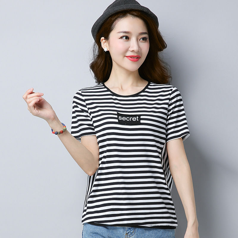 三四十岁女人!学下面女士穿短袖上衣,年轻不止