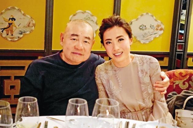 香港富豪之一,玩遍娱乐圈女星,最后却娶了助手