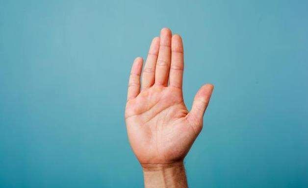 儿子媳妇吵架闹离婚,我一气之下扇了儿子两耳