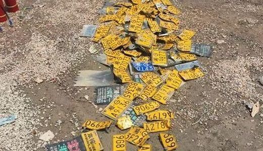 报废摩托车千万不要当废铁卖,车上这两件物品