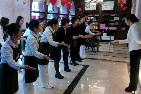 15年的老员工,喊着要辞职而没走,新员工一声不