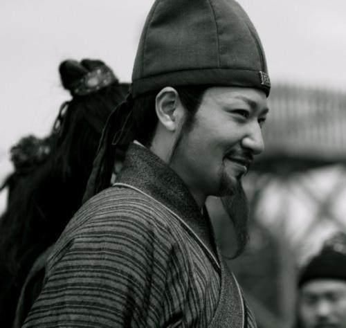 王庆的中军,不但杀掉了敌将方翰,还差点生擒王庆,这个时候李助出手了