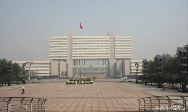 实拍山东省17个地级市政府办公大楼,济南最霸