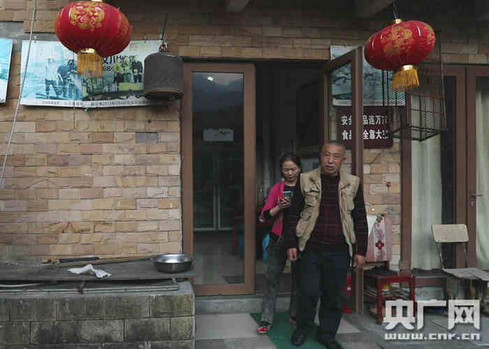 在震后废墟上重组一个家:我们是患难夫妻 更要彼此珍惜 在震后废墟上重组一个家:我们是患难夫妻 更要彼此珍惜