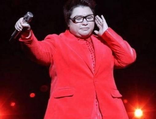 韩红举行慈善晚会,80位明星无一到场,怒骂:赚这