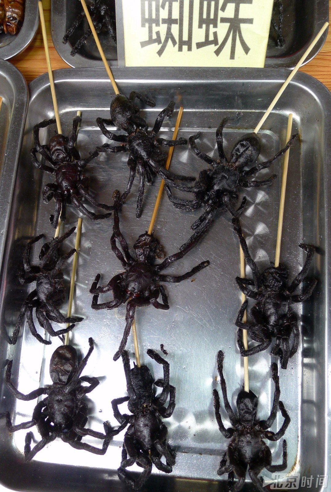 青岛现昆虫宴 蜘蛛蜈蚣蝎子等被油炸