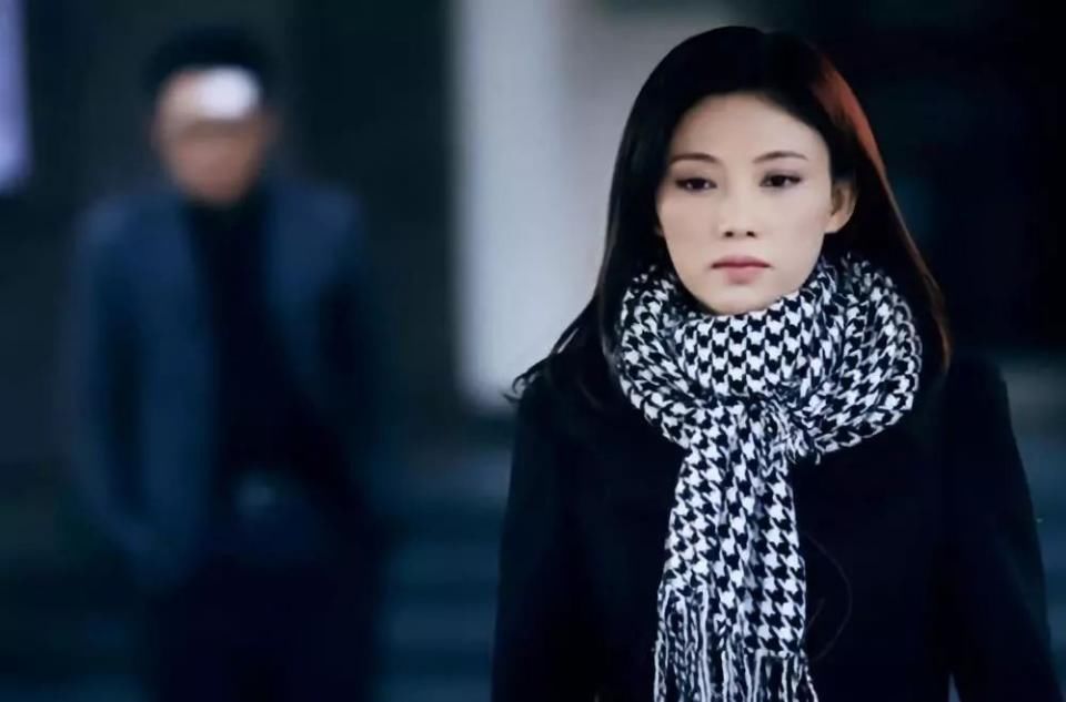 女高管跳楼自杀:如果觉得生活太痛苦的话,不如