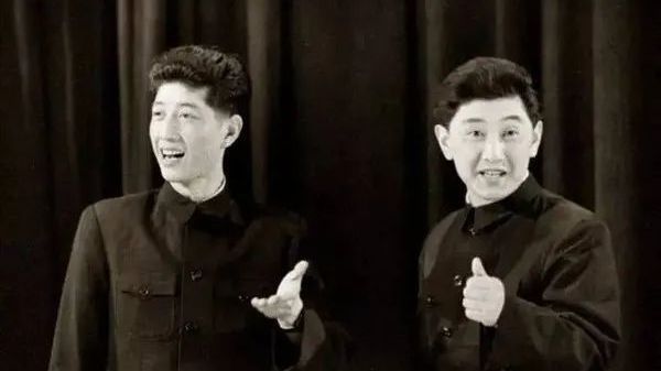 传统相声《八扇屏》里的“小孩子”都讲了谁的故事？