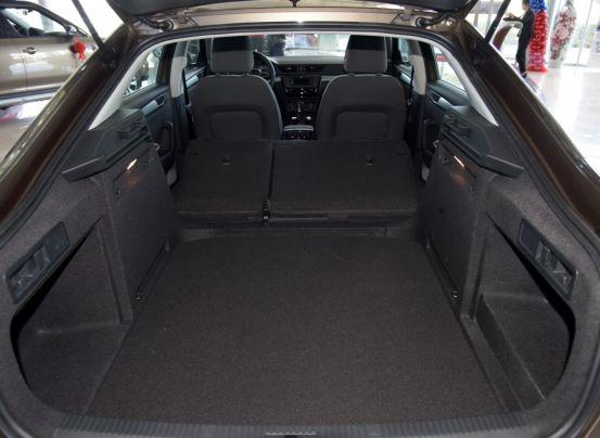 最省油中级车!一箱油轻松跑一千多公里,空间堪