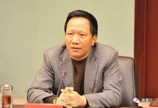 "(微信id:xjbzse)注意到,黄柏青被称为家族式贪腐的典型,其儿子黄晖