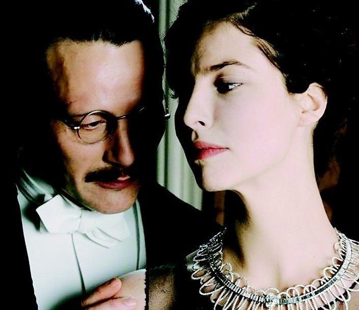 靠做小三起家的香奈儿vs靠小四上位的甘比