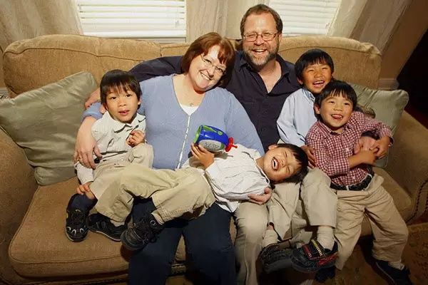 【金征远皇家移民】为什么美国人喜欢领养中国