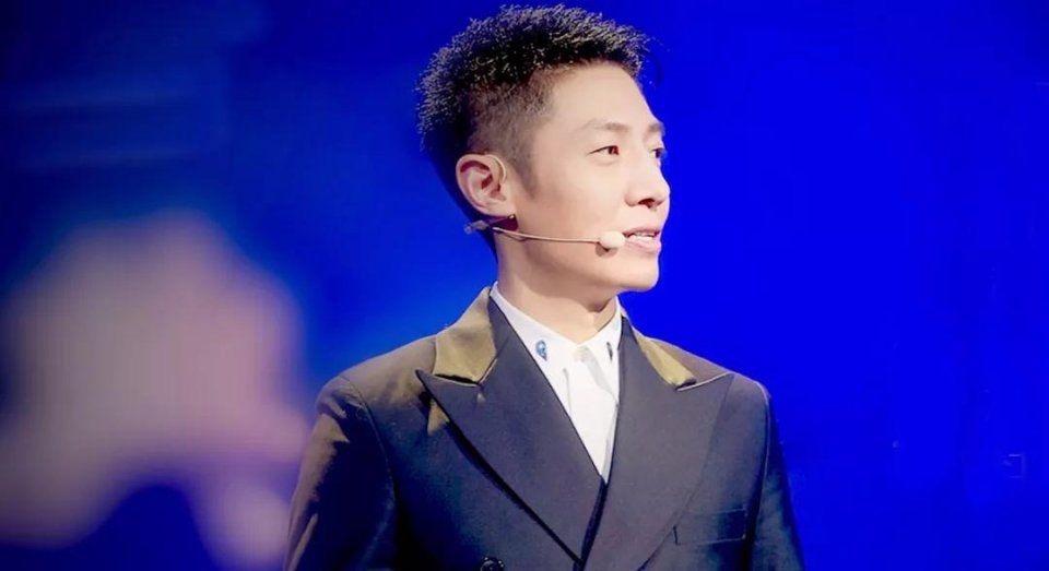 主持人是芳心纵火犯(自称),永远逃不掉身高话题的小撒,也是迷之幽默