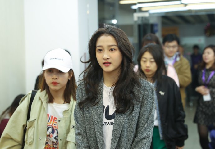 关晓彤鹿晗疑似同居,网友发现关晓彤的睡衣暴