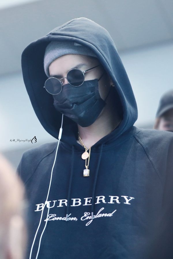 [吴亦凡][新闻]170725 吴亦凡清晨抵达北京 全副武装难掩帅气