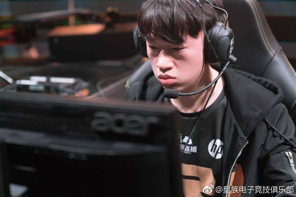 NG获世界赛冠军 uzi成大众情人 UZi卡莎出装\/天