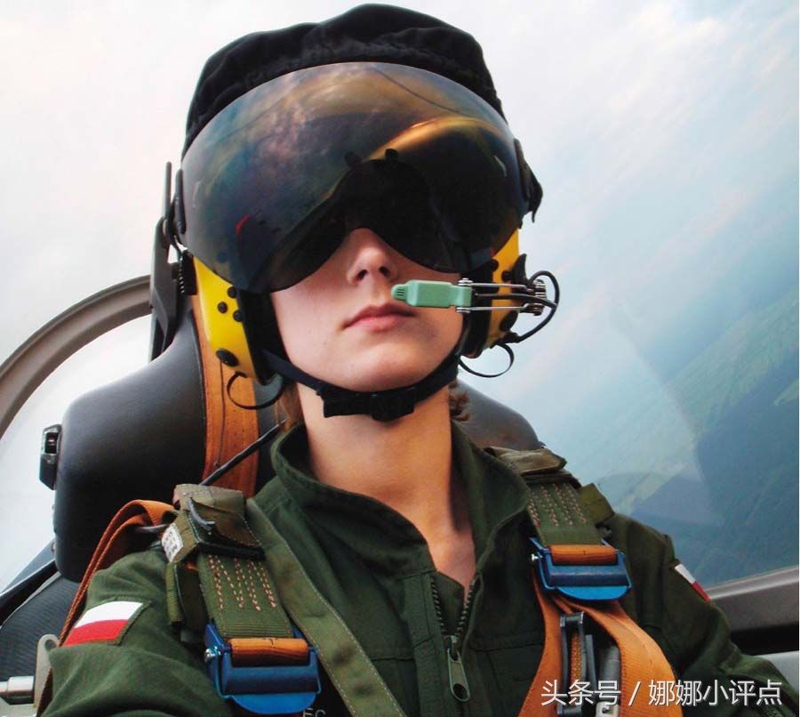 爱自拍的女兵,中弹后先自拍一张