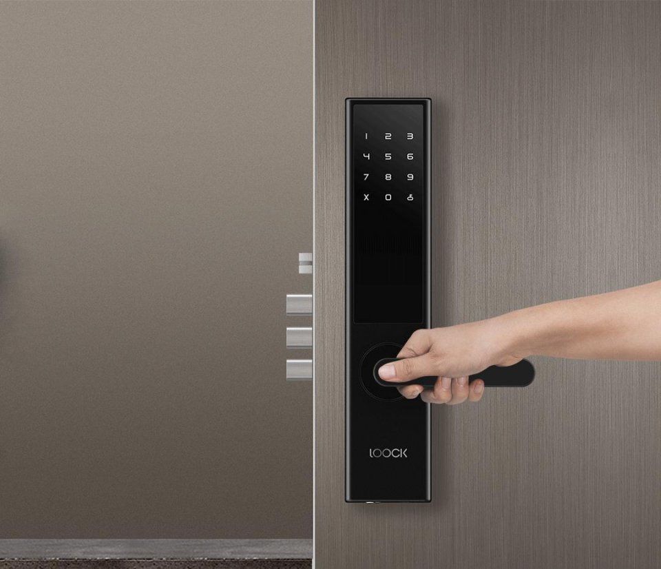 门锁界iPhone?小米鹿客指纹锁面市，网友:手机指纹开锁才是潮流