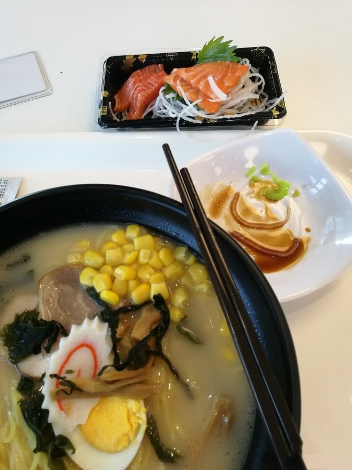 原来京东员工对公司最满意的不是工资而是食堂