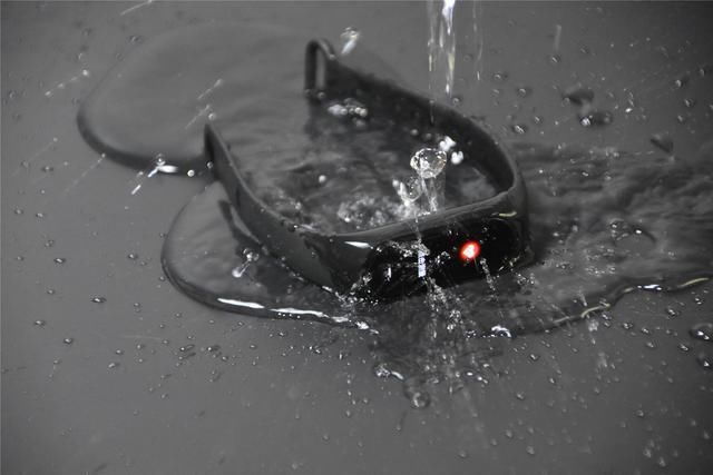 快速读懂小米黑加手环,彩色大屏,NFC加持,比i