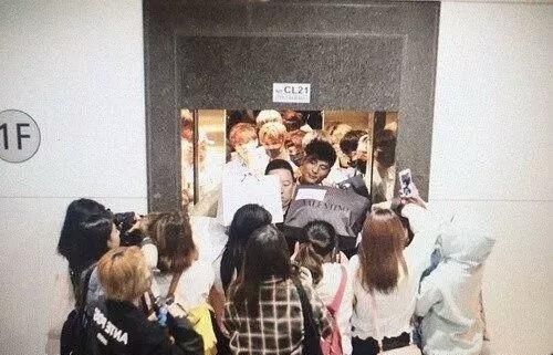 百分九男团行程泄露,粉丝拥堵电梯口,justin,陈立