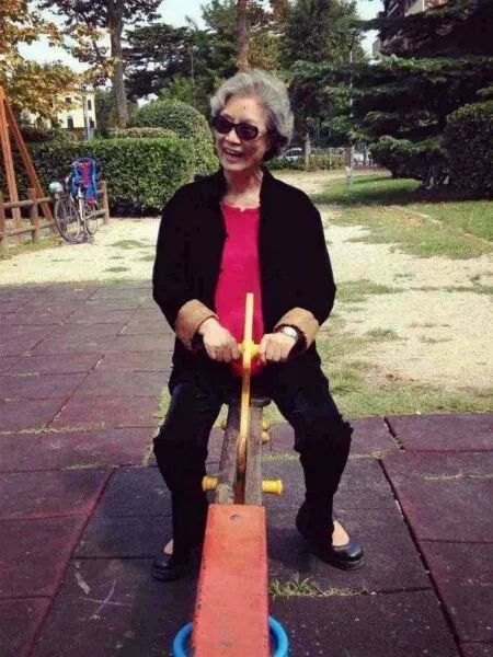 他们挤公交、没钱治病、为孩子学费发愁…却硬