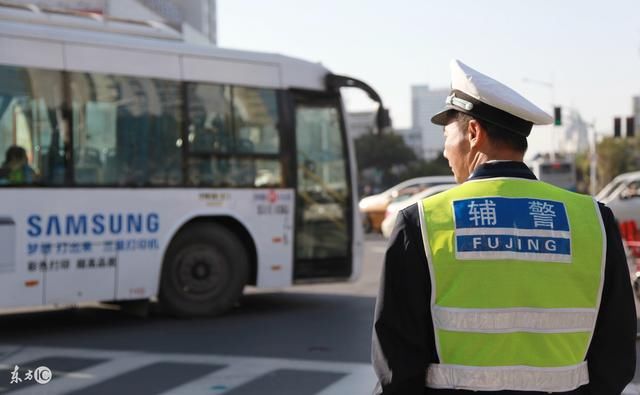 辅警转正:干满10年,就不再是临时工?-北京时间