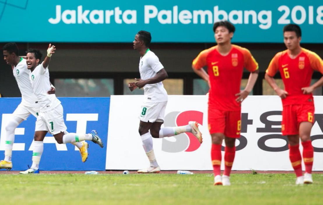 33分钟0-3 最强U23国足被沙特打爆 张玉宁门前