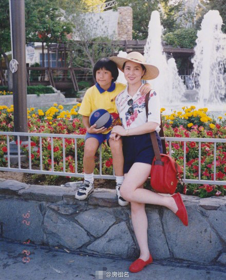 64岁林凤娇年轻时旧照曝光 难怪成龙当初要娶她 64岁林凤娇年轻时旧照曝光 难怪成龙当初要娶她