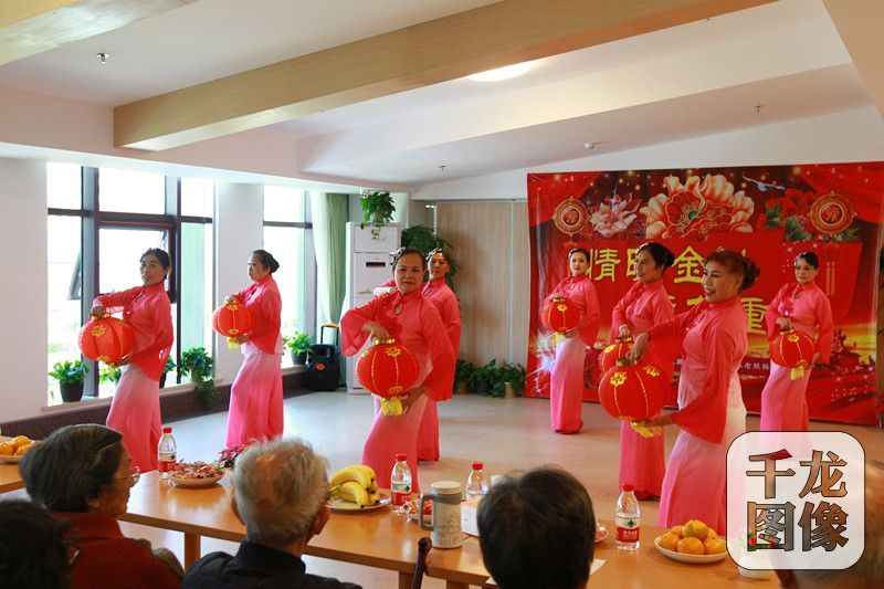 我们的节日·重阳|北京海淀学院路社区老人载歌载舞庆重阳