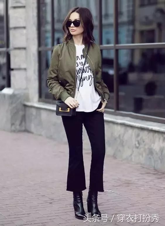 长款卫衣配什么裤子?背带裤+毛衣怎么穿好看