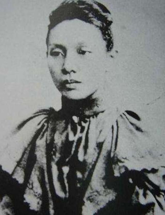 中国第一个出国留学的女人,学成后毅然回国做