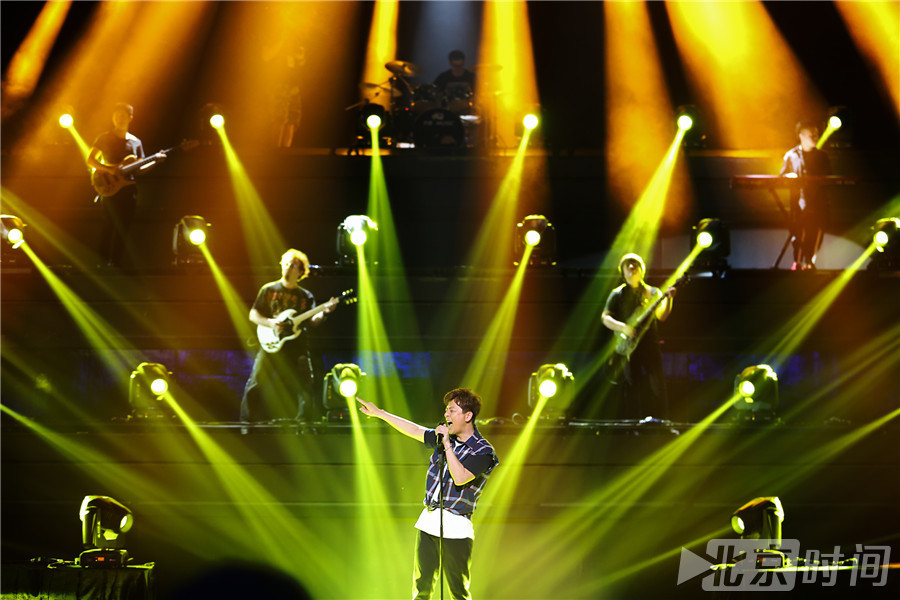 演绎过戏曲、流行、民族等多元曲风的“大魔王”于毅，面对强势回归的诸位跨界“歌王”，再度挑战选曲极限，以一首热情欢脱的摇滚歌曲向总决赛发起冲击。伴随着激昂的旋律，于毅化身摇滚男神霸气开唱，浑厚的歌声中充满了声嘶力竭的洒脱和坚持梦想的韧劲儿。