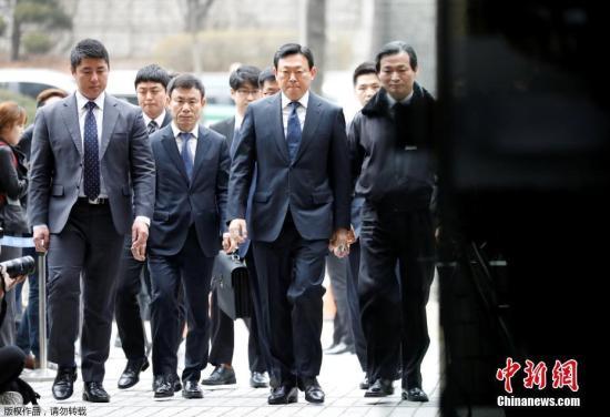 乐天创始人法庭怒摔拐杖 飙日语:谁敢判我