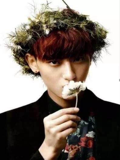 黄子韬回应侮辱黄渤事件:做人要有自信。网友