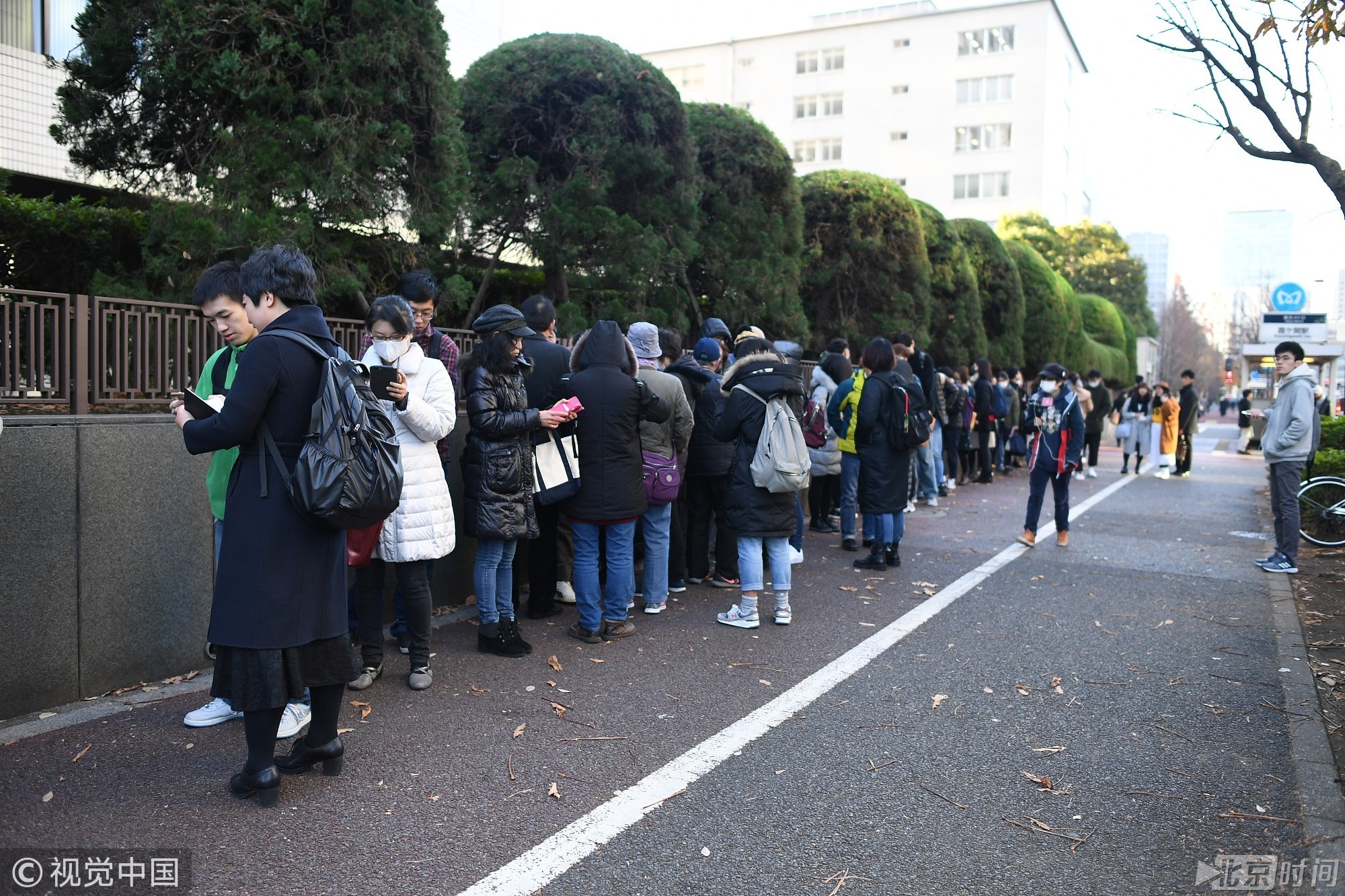2017年12月11日，东京地方法院门口已聚集了大量关心“江歌案”的媒体。