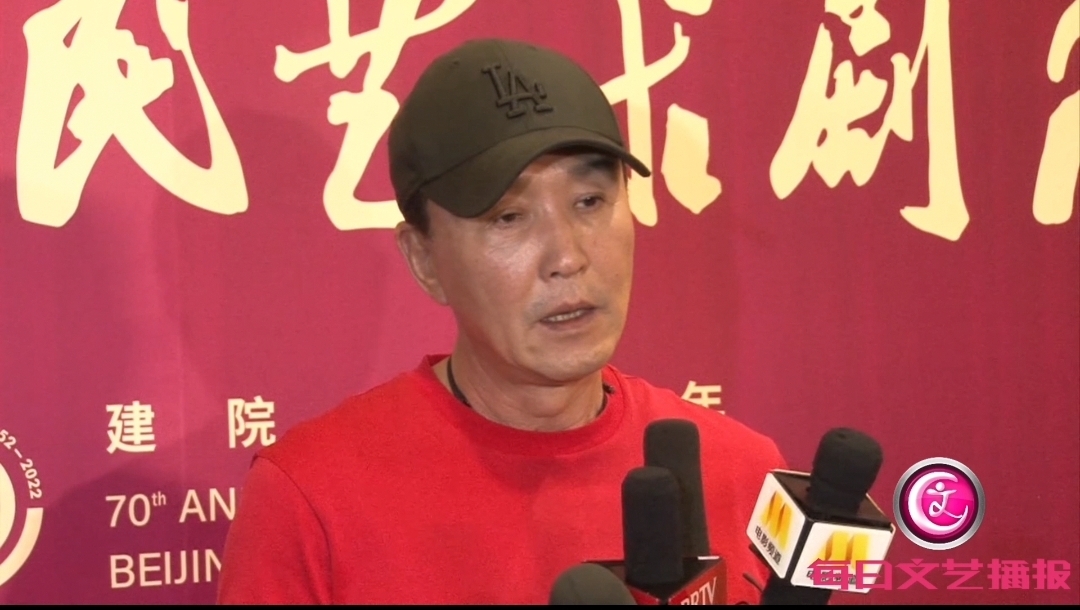 吴刚:和前辈比,我们还差一点。 吴刚:和前辈比,我们还差一点。