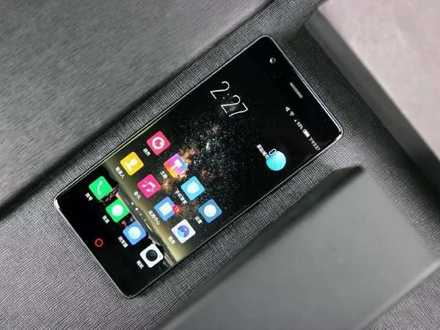 高通骁龙835处理器,6+128GB,无边框设计,这款