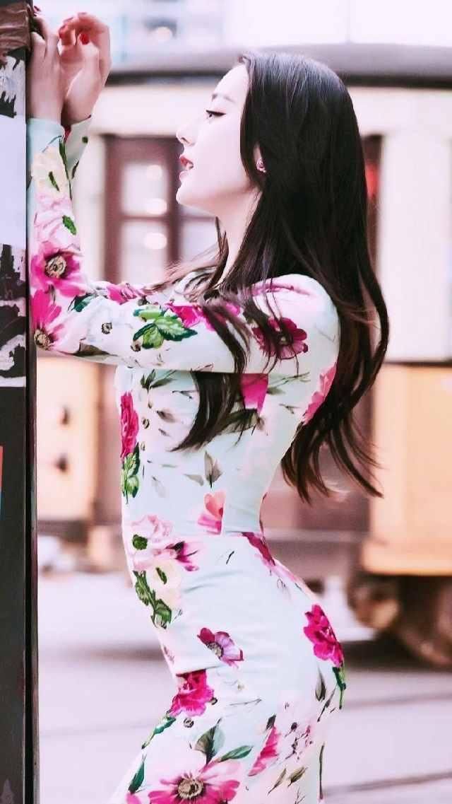 女星穿包臀裙,杨幂清纯,杨颖性感,看完要hold 住