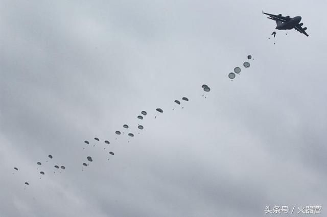 民航客机为何不配备降落伞方便逃生?普通人跳