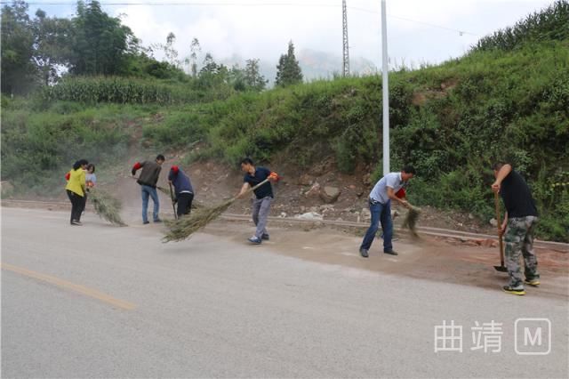 益:德泽乡热水村开展提升人居环境志愿服务活