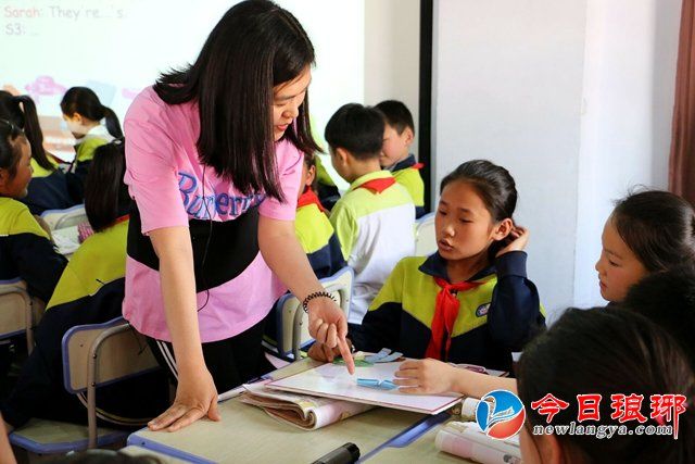 临沂:兰山区小学英语送教下乡活动在新桥小学