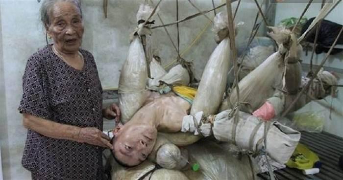 越南86岁老母亲竟将亲生儿子悬挂47年之久