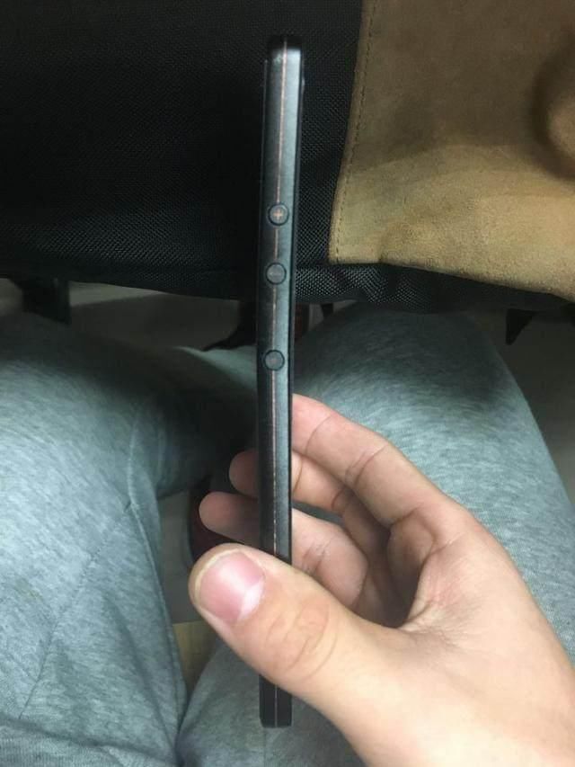 锤子将要改名,坚果 Pro2 又曝弯曲现象,锤子还