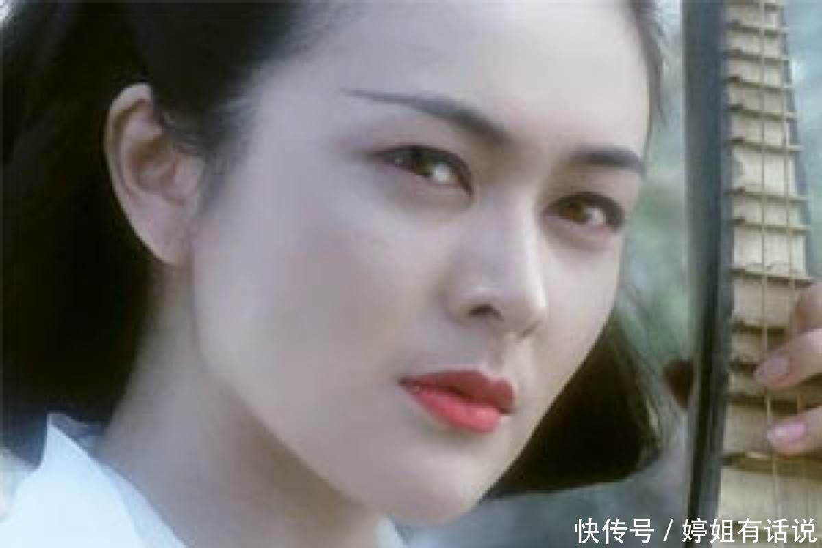 细数娱乐圈皇室后裔的明星,那英皇室全家福曝