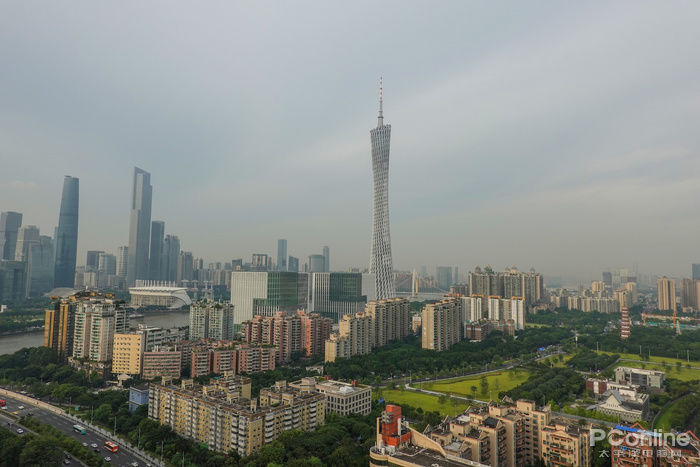 索尼黑卡RX100M6评测:短小精悍、五脏俱全