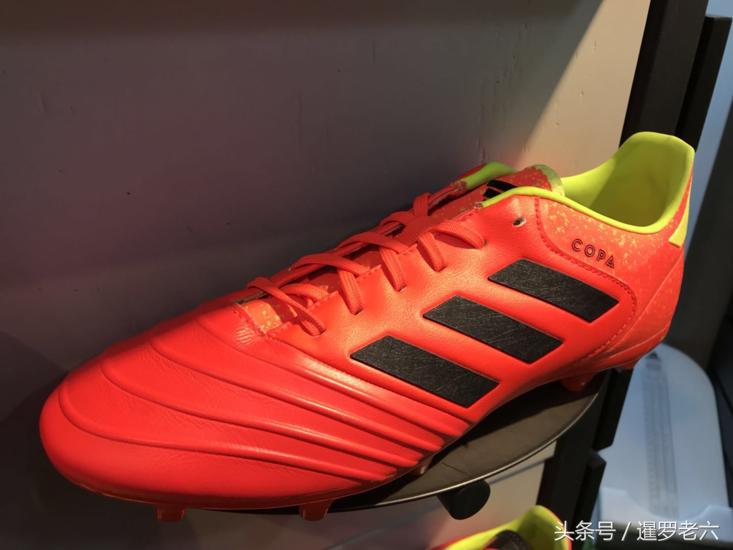 阿迪达斯顶级款球鞋,在泰国挺受欢迎!博格巴、