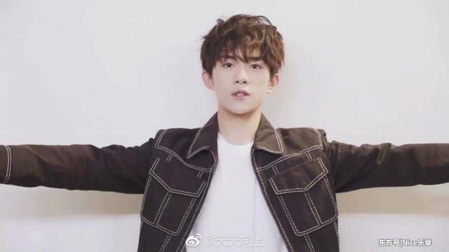 《天天向上》十周年,何炅谢娜易烊千玺等人隔